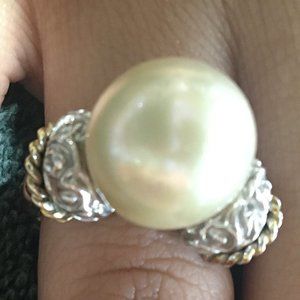 Ring with pearl and intricate design on band